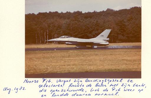 1982-08 Noorse F16 - narrow escape-.jpg